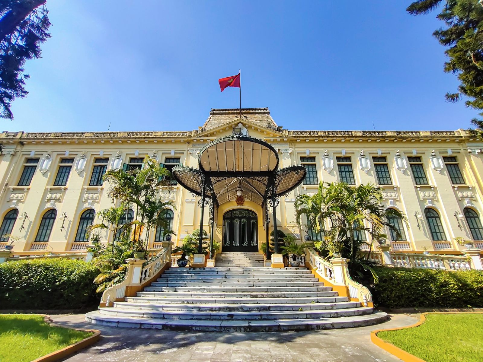 Kiến trúc Đông Dương là gì? Đặc điểm phong cách kiến trúc Đông Dương